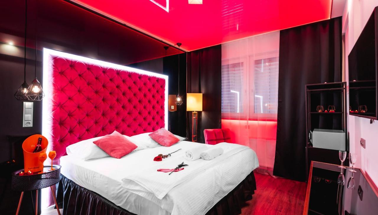Aura Design & Garden Pool 3* Praga