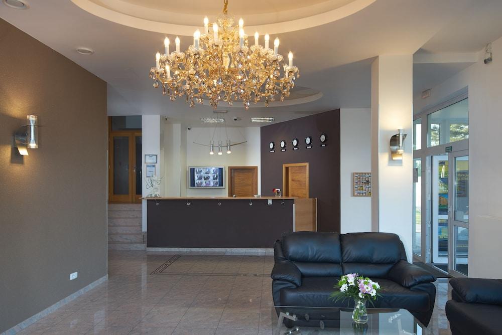Aura Design & Garden Pool 3* Praga