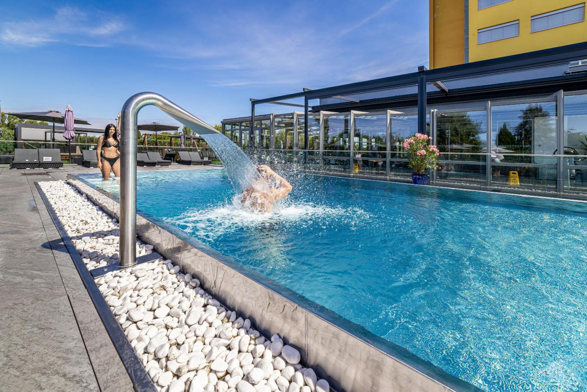 Aura Design & Garden Pool Praga