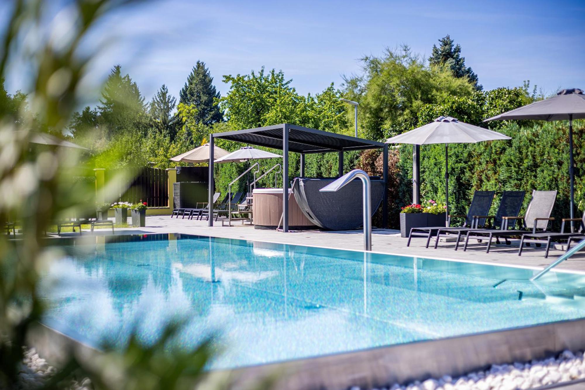 Aura Design & Garden Pool Hotel Praga