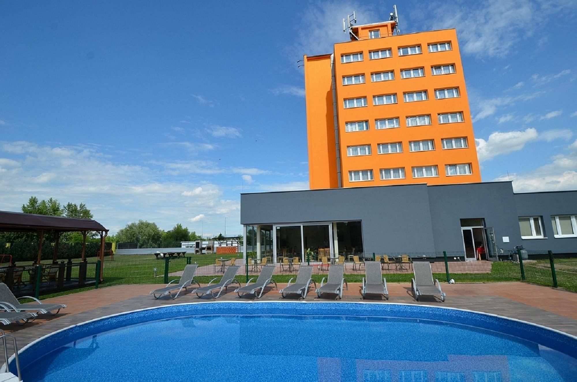 Aura Design & Garden Pool Hotel Praga