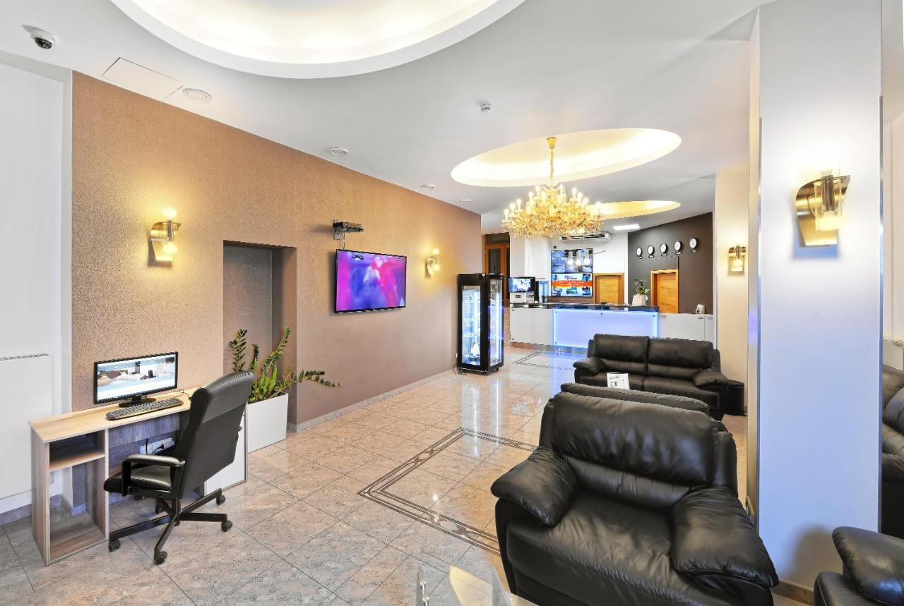 Aura Design & Garden Pool 3* Praga